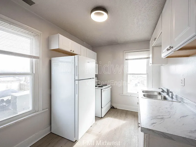 2211 E New York St #B — Photo 4