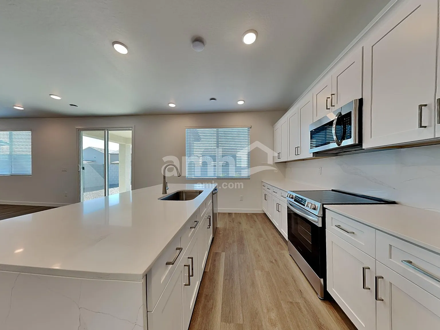 4 bed, 2.5 bath, 2220 sqft, $2,405 — Photo 3