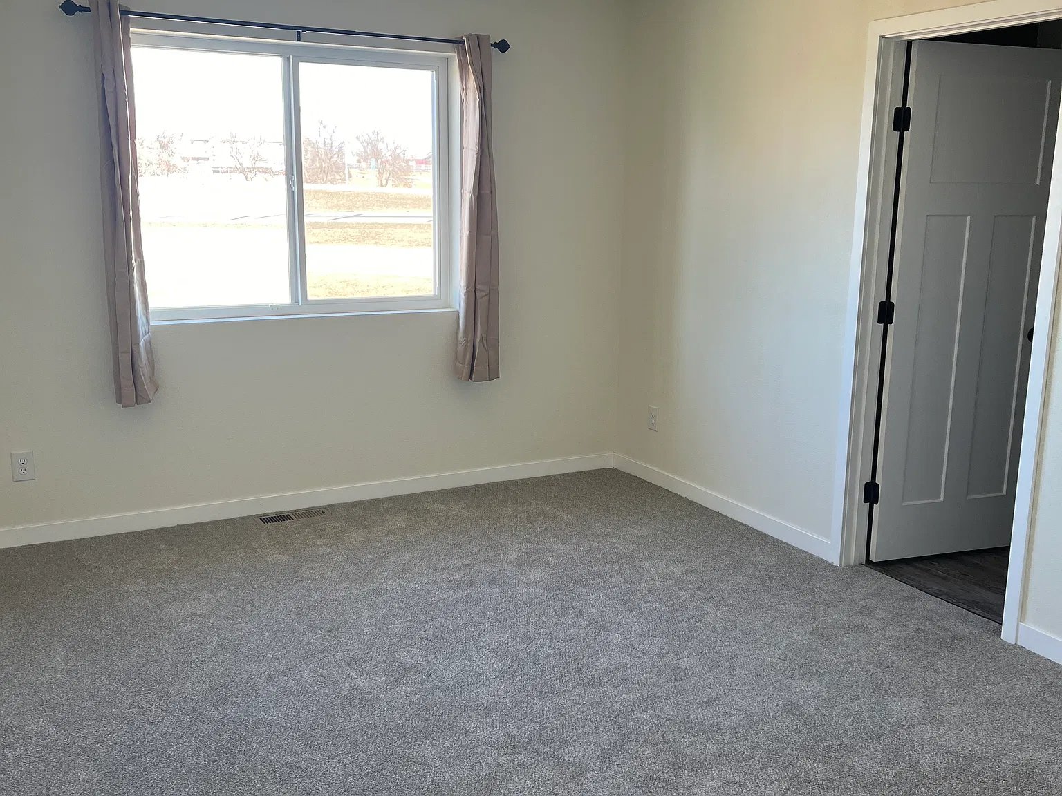 Charming 2-Bedroom Apartment with attached garage in Glenwood, MN — Photo 3