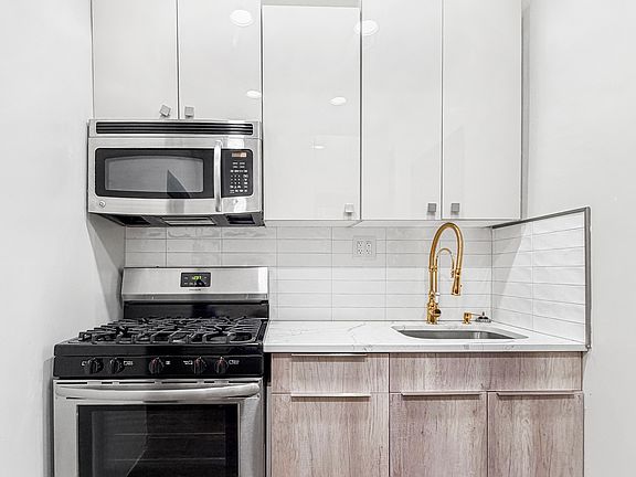 3rd image of 248 Vernon Ave #2B