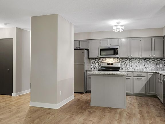 3rd image of 2298 Pinehurst Ln