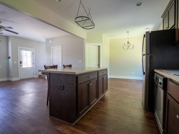 598 The Heights Ln