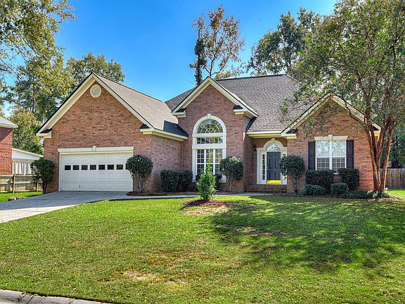 3rd image of 327 Barnsley Drive
