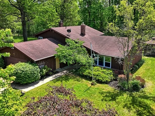 27977 Angela Dr, North Olmsted, OH 44070