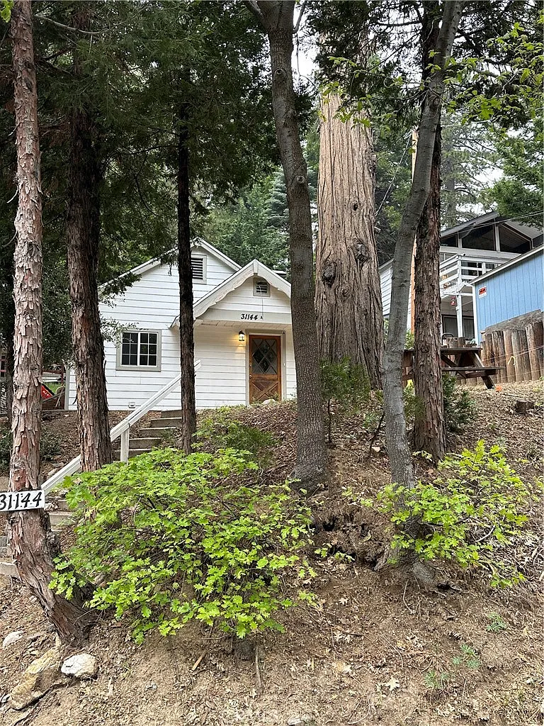 2 bed, 650 sqft, $1,800 — Photo 1