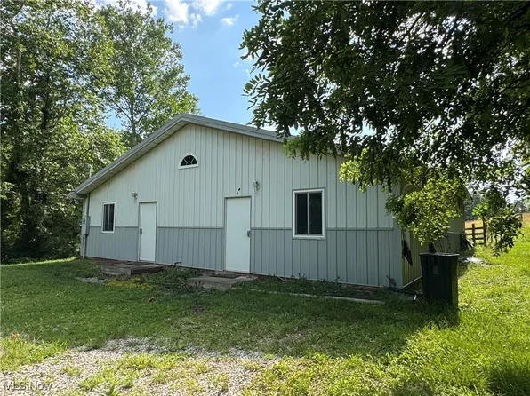 67 Neil Ann Dr, Parkersburg, WV 26104