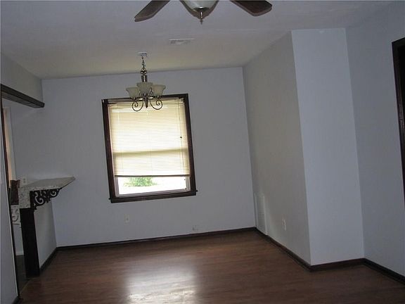 Dining Room with Breakfast Bar