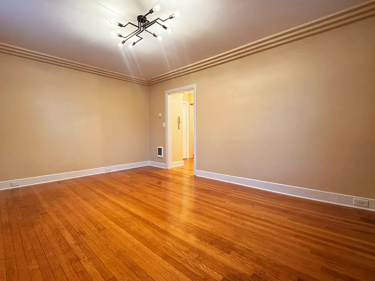 Living; Hardwood Floors - 302 N Yakima Ave #E1