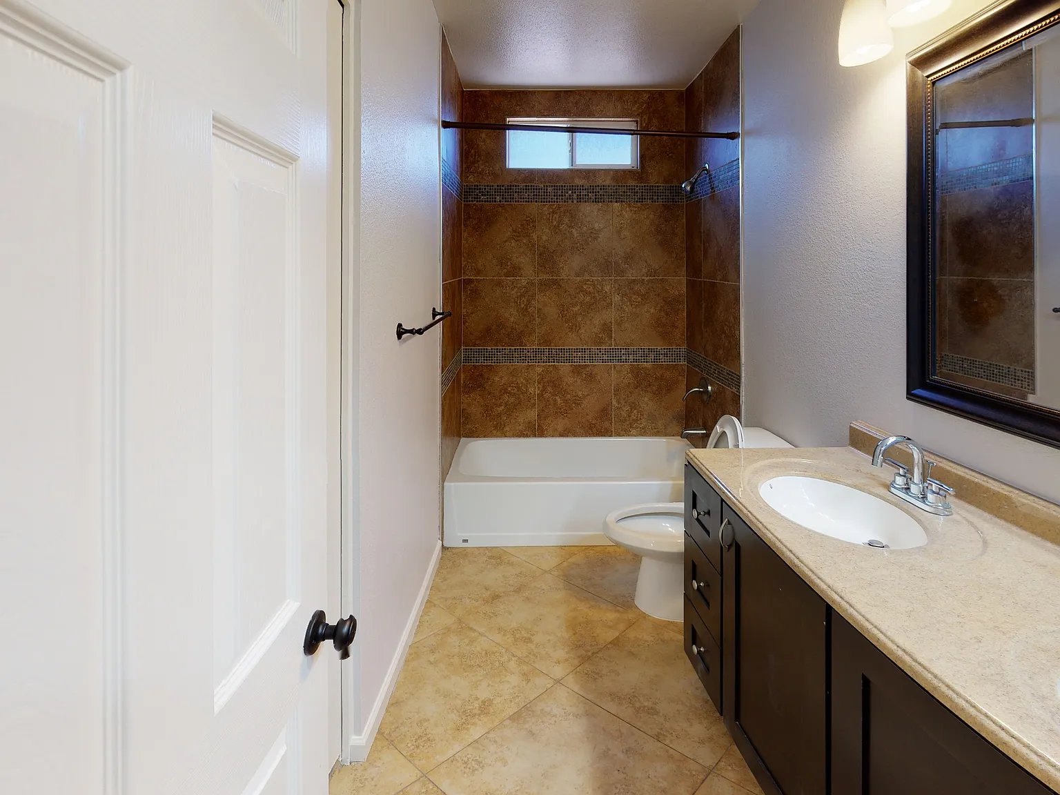 5 bed, 2756 sqft, $675 — Photo 4
