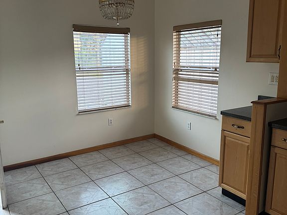 4th image of 301 Sunnyside Dr