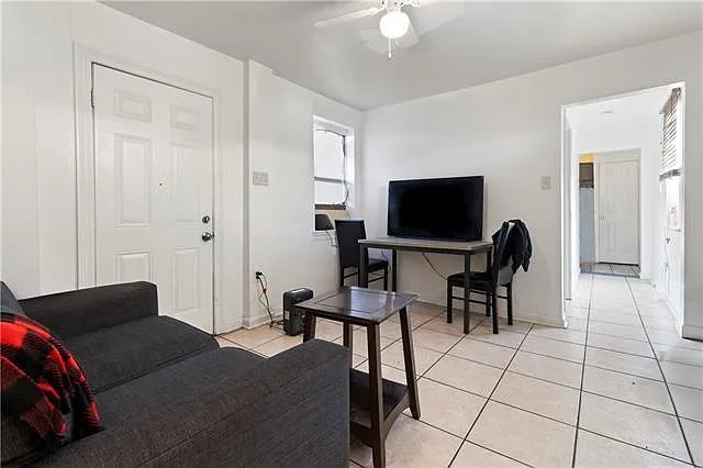 1 bed, 1.0 bath, 479 sqft, $1,150 — Photo 4
