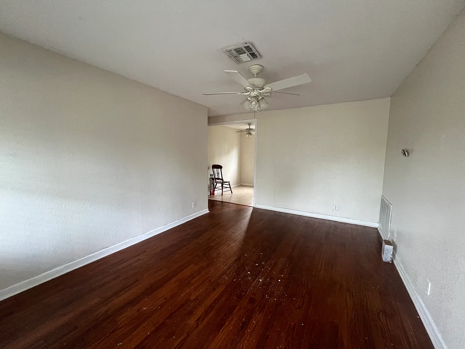 3 bed, 980 sqft, $1,200 — Photo 1