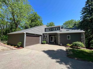 9 Hawthorn Ln, Galena, IL 61036