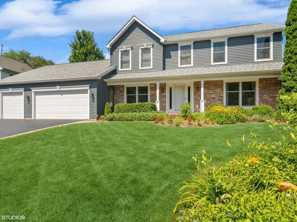 220 Moraine Hill Dr, Cary, IL 60013