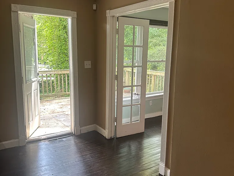 3220 Memorial Dr — Photo 8