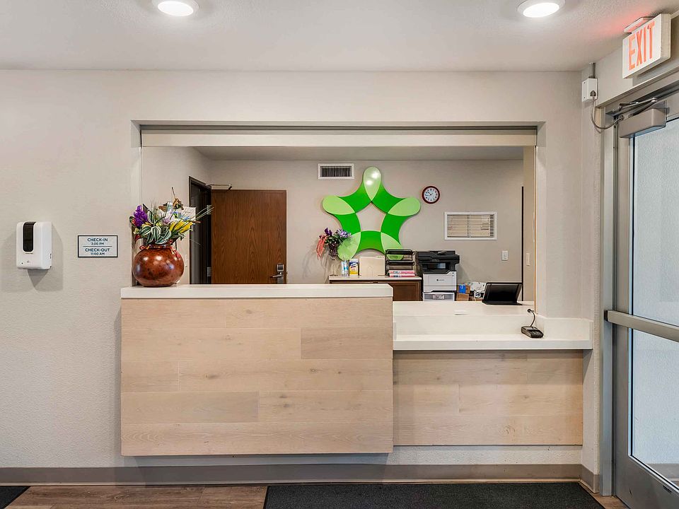 Lobby and Guest Check-in
