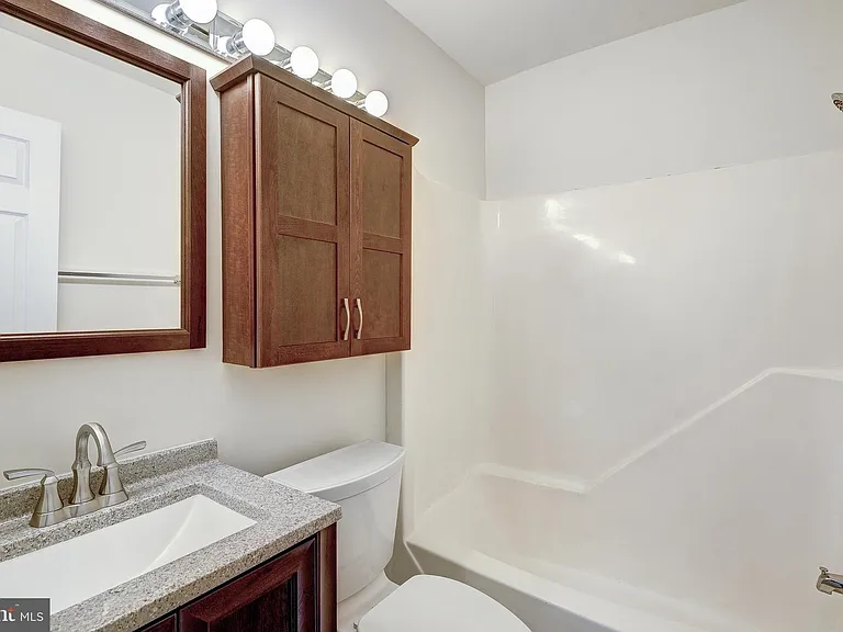 1502 Farsta Ct — Photo 18