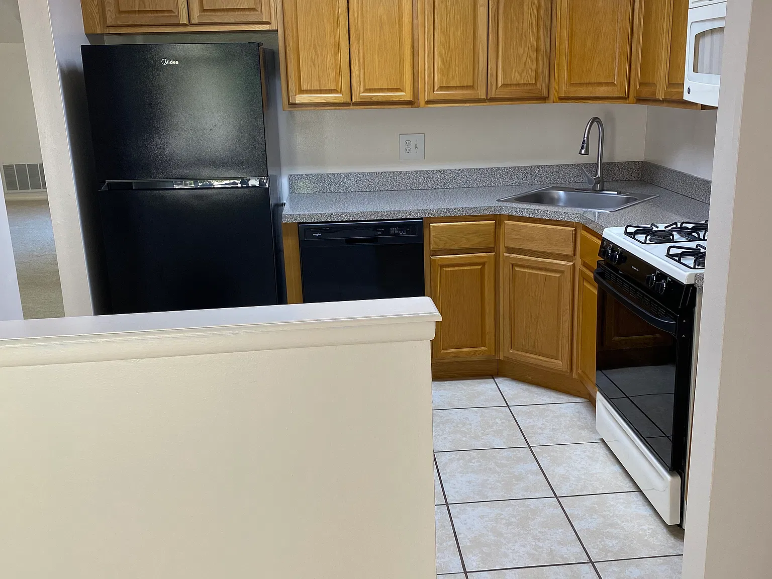 2 bed, 1072 sqft, $1,795 — Photo 3