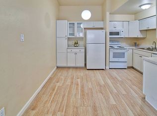 Spacious and Updated 2 Bed / 1 Bath Apt in the NE!, Albuquerque, NM 87111