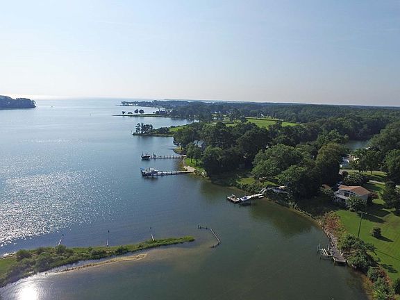 3rd image of 345 Bay Dr