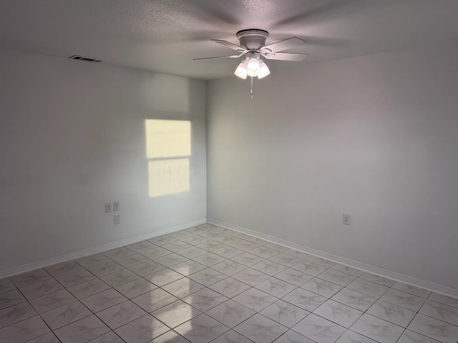 2 bed, 864 sqft, $1,600 — Photo 2