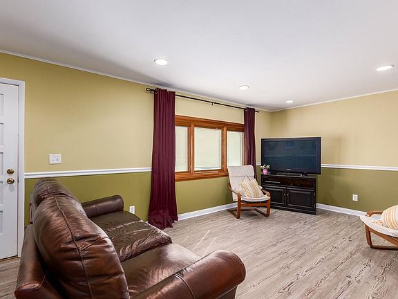 5th image of 2964 E Clarendon Ave #190