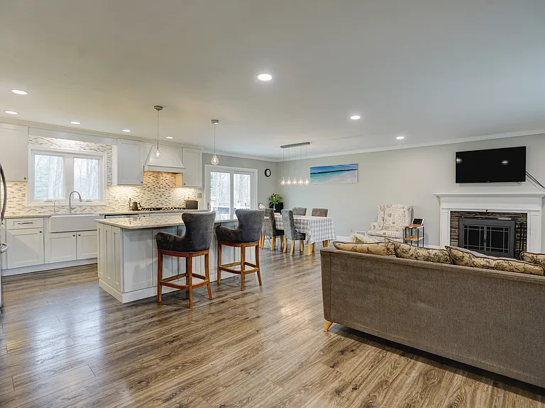 81 George Ave — Photo 6
