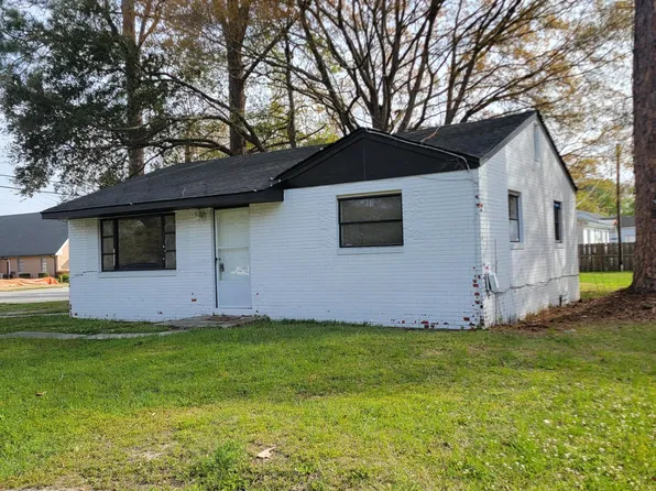 200 S Smith Street, Burgaw, NC 28425