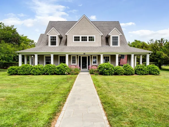 https://photos.zillowstatic.com/fp/29b01ea8bd669c038da869ab048e2f87-p_e.webp