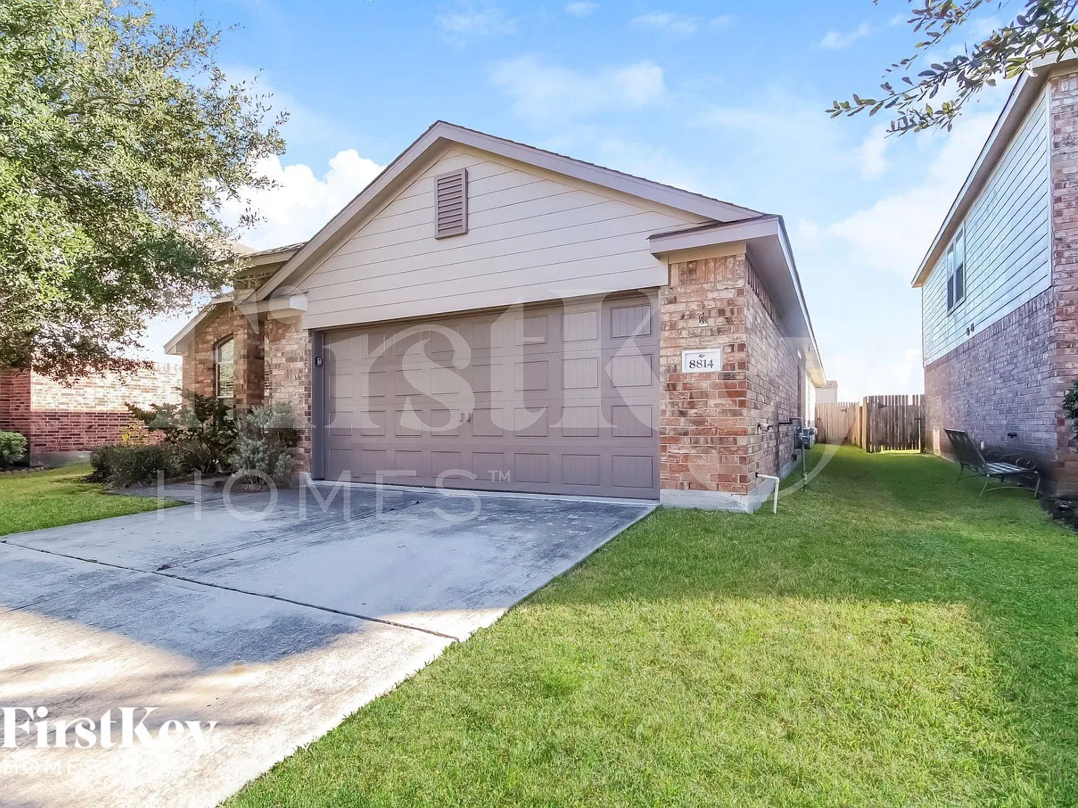 3 bed, 2.0 bath, 2103 sqft, $2,110 — Photo 1