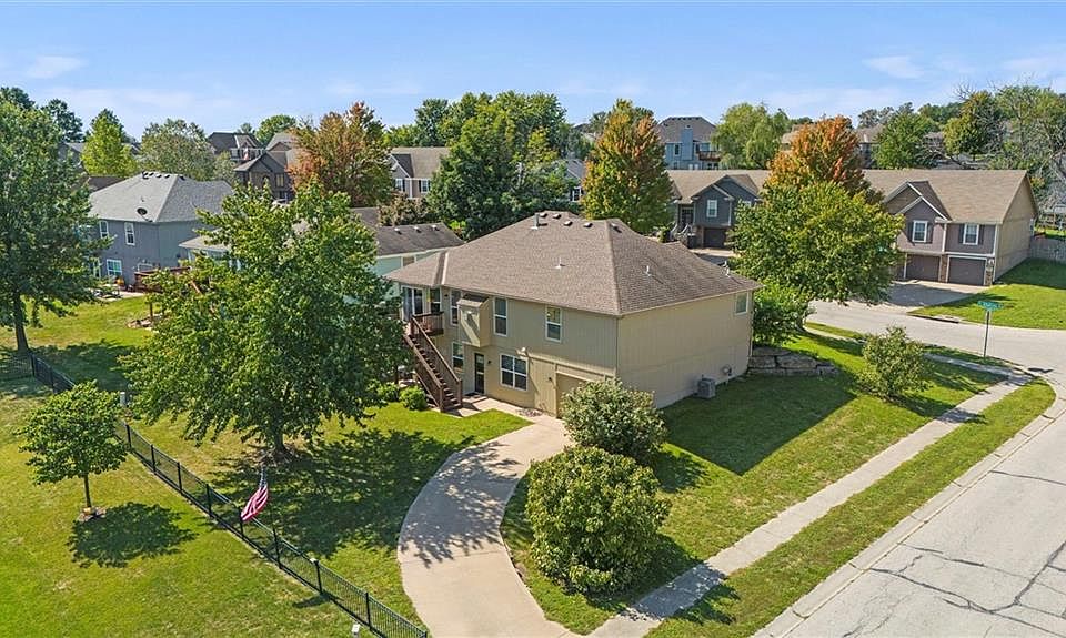 1st image of 805 Albatross Dr