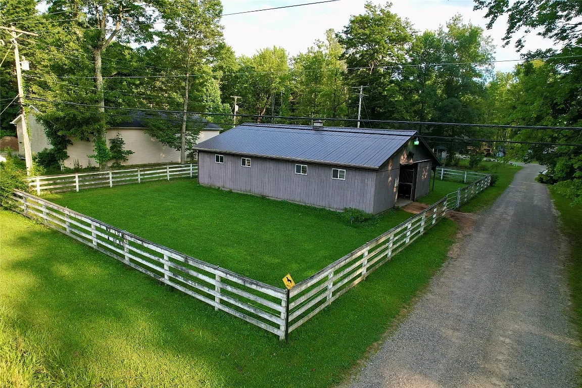 4007 Westford Rd photo 1