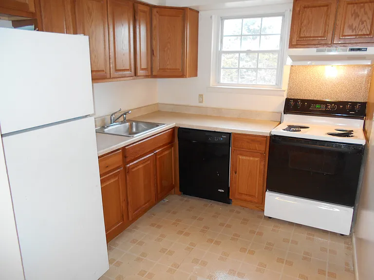 1427 E Tremont St #8 — Photo 7