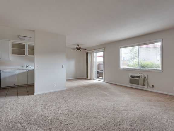 5th image of 1025 Estes St Unit 2