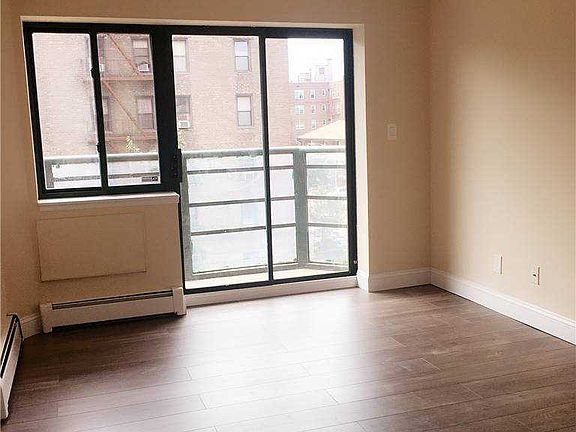 5th image of 41-33 Parsons Blvd #5C
