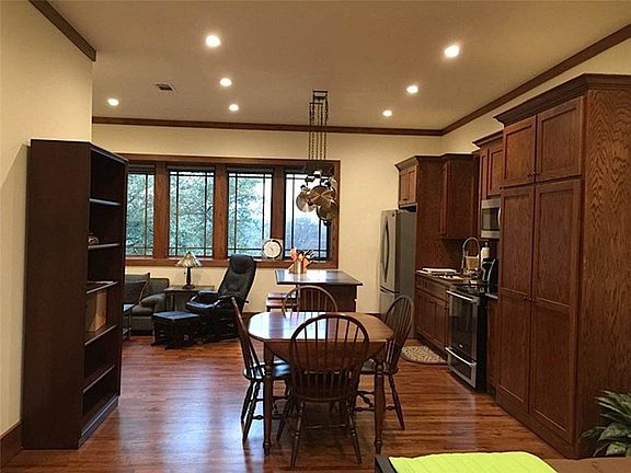 3rd image of 4215 Alta Vista Ln