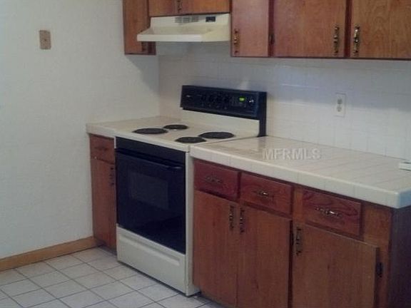 3rd image of 560 Pine St E