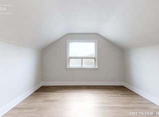 136 Gibb St #3, Oshawa, ON L1J 1Y5