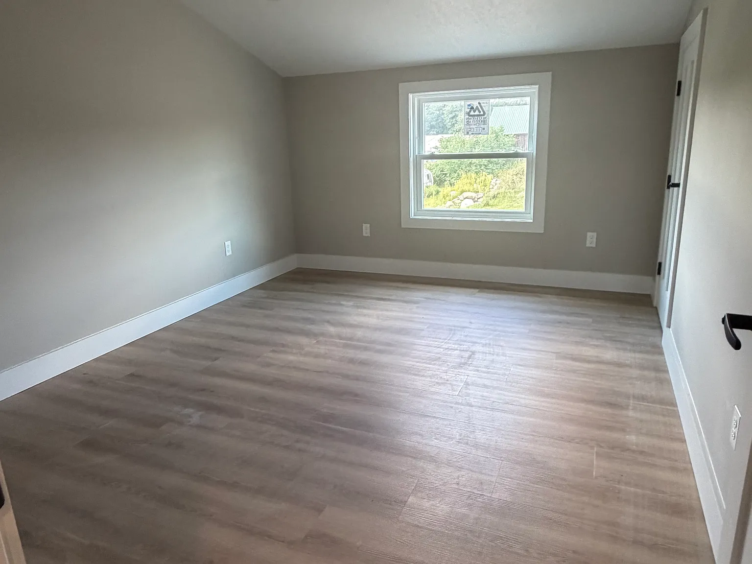 3 bed, 2000 sqft, $2,400 — Photo 2