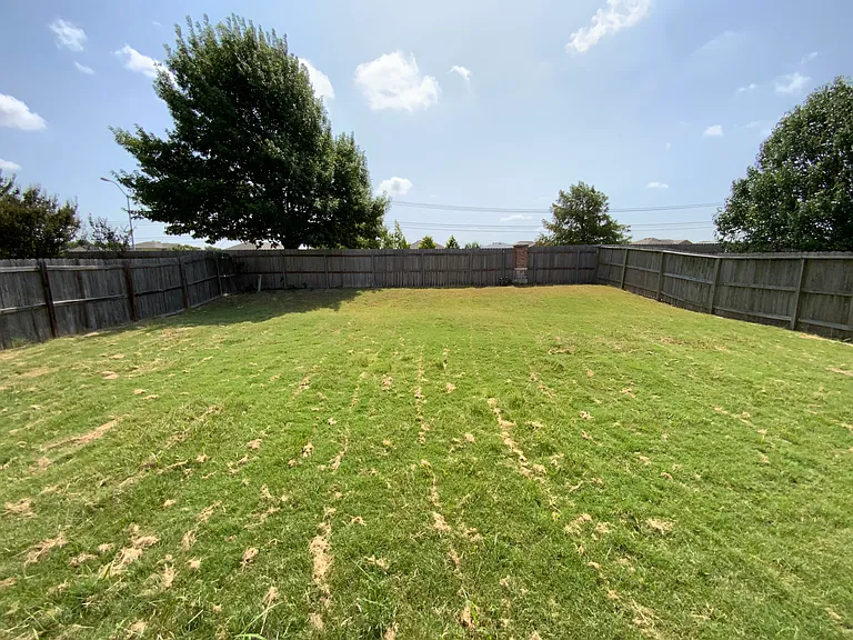5705 Alexandria Dr — Photo 16