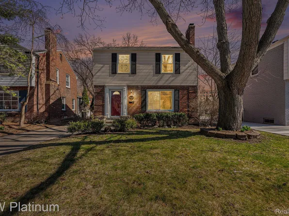 19234 Linville St, Grosse Pointe Woods, MI 48236