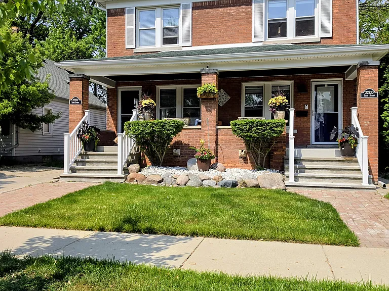 22230 Tenny St — Photo 1