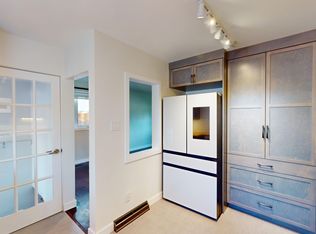 4111 Charleswood Dr NW, Calgary, AB T2L 2E1