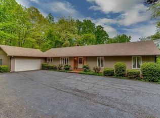 107 White Oak Ln, Landrum, SC 29356