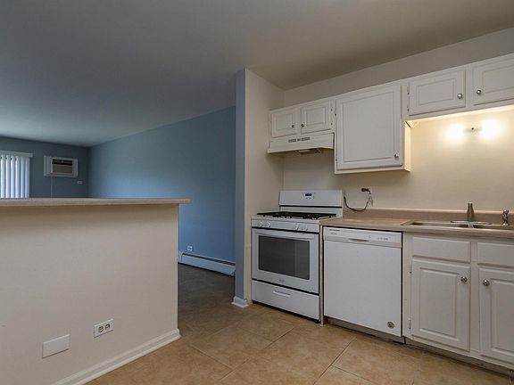 5th image of 3900 Bayside Dr Unit 2