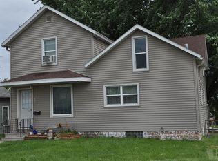 627 E 5th St, Carroll, IA 51401