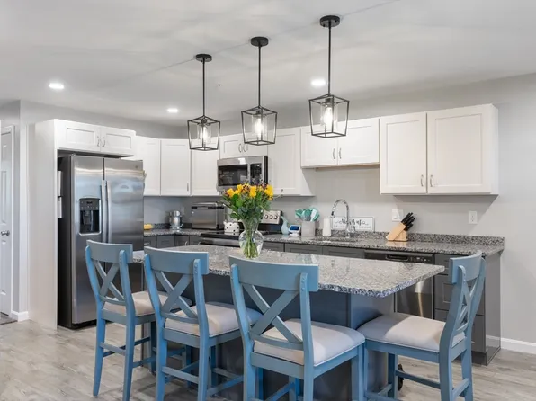 27 Ocean Walk Dr #106, Plymouth, MA 02360