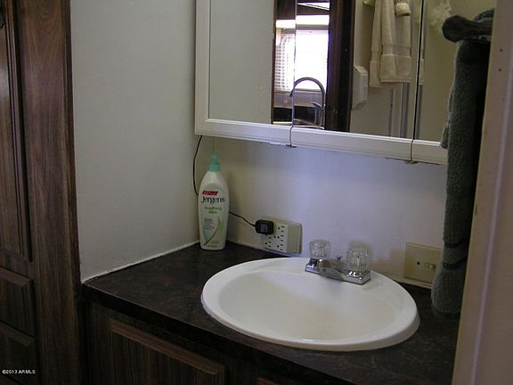 5th image of 424 E Ocotillo Dr