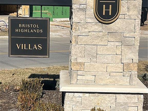 5th image of 8187 Roundtree St