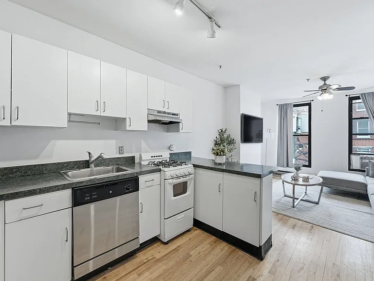 509 Monroe St #3L — Photo 7
